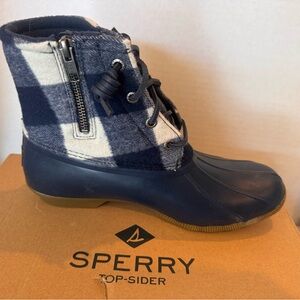 Sperry Women's Navy and White Plaid Winter Boots